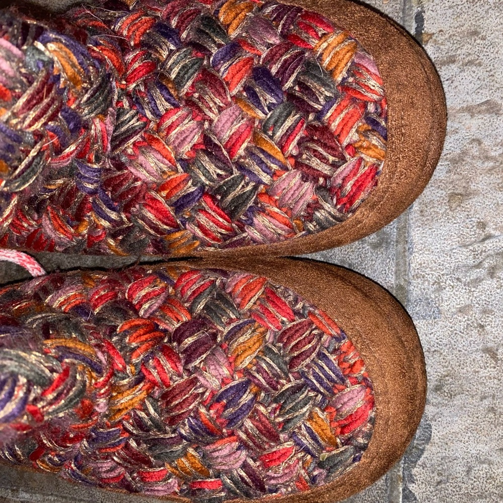 NWT Mad Love Women's Bootie Slippers
Fuzzy Yarn Knit Jewel Tones - Picture 5 of 16